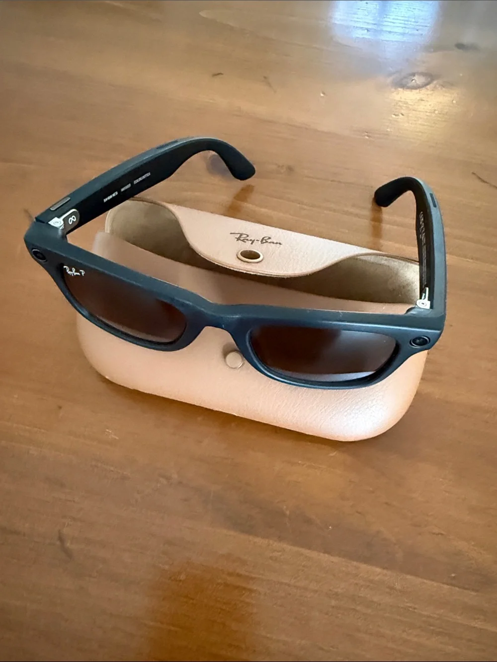 Rayban Meta Wayfarer Sunglasses with Charging Case
